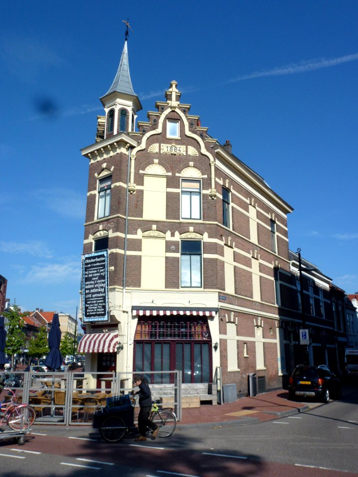 Nijmegen Hertogstraat 125-127 hoek Derde Walstraat 122