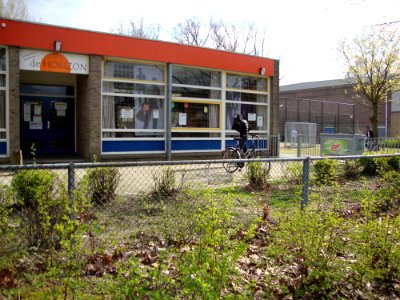 Nijmegen Dukenburg, jongerencentrum De Horizon, Meijhorst, met voetbalkooi