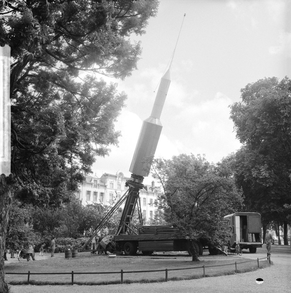 Nike-raket op Frederiksplein (Kermisstraatje), Bestanddeelnr 914-0416