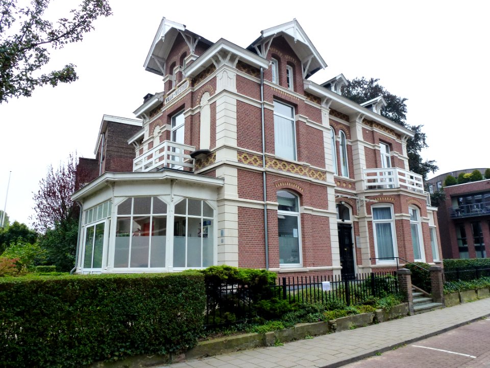 Nijmegen Dommer van Poldersveldweg 1 - Berg en Dalseweg 172