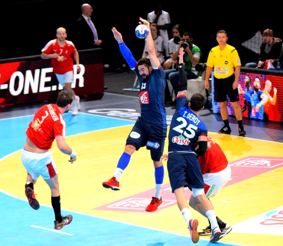 Nikola Karabatic bloque un tir de Mads Christiansen-20160110
