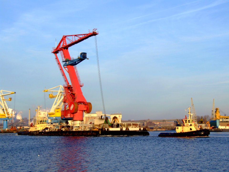 Nijlpaard pulled by Svitzer Buffel and pushed by Zeeland, Port of Amsterdam, 13Dec2008