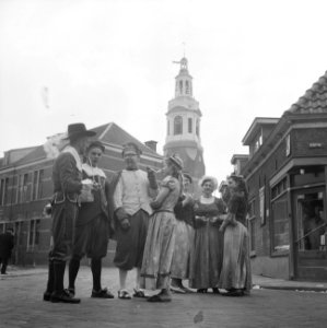 Nijkerk 550 jaar . Mensen in klederdracht, Bestanddeelnr 914-9733