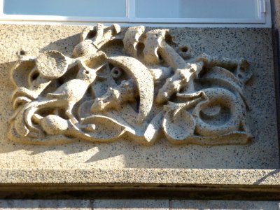 Nijmegen Burchtstraat 3-3a-3b warenhuis gevelrelief (03)