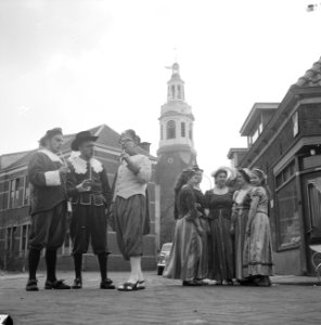 Nijkerk 550 jaar . Mensen in klederdracht, Bestanddeelnr 914-9732