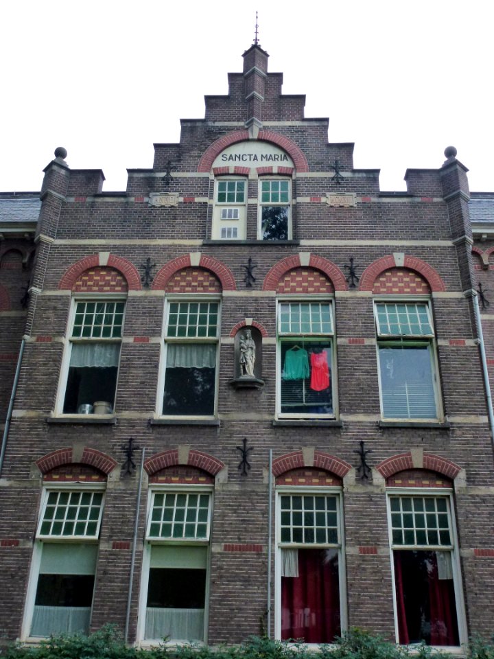 Nijmegen Bredestraat 170 Sancta Maria centraal geveldeel