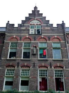 Nijmegen Bredestraat 170 Sancta Maria centraal geveldeel