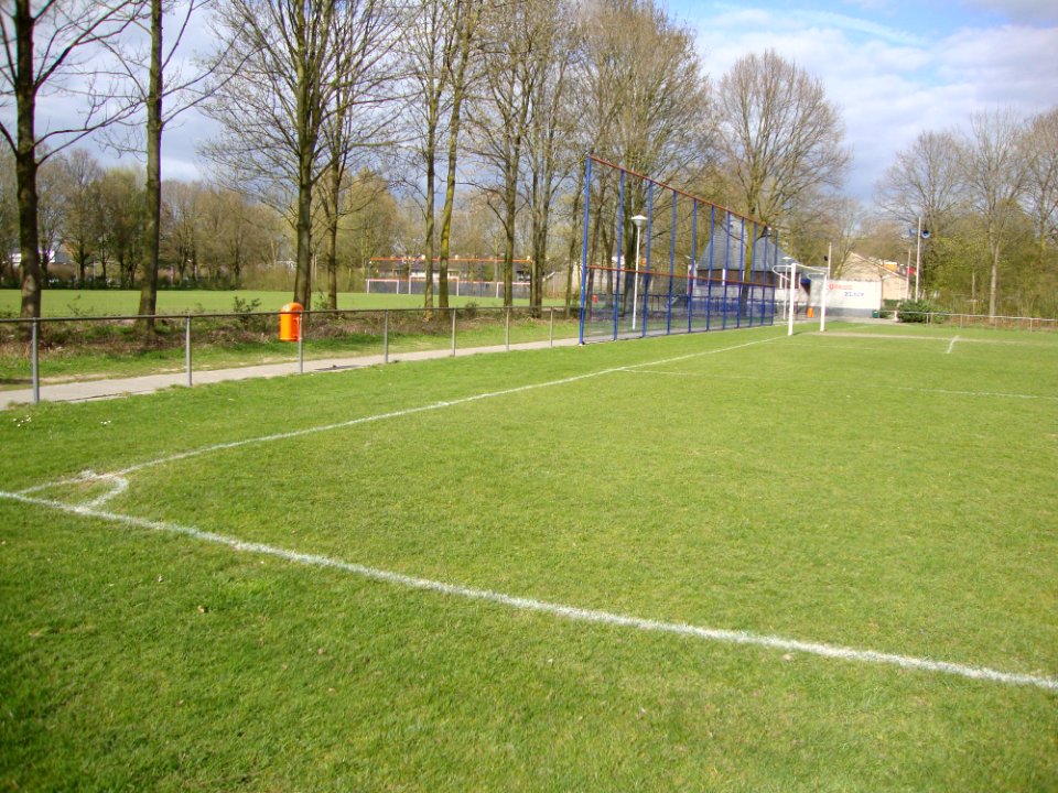 Nijmegen Dukenburg, voetbalvelden Oranje-Blauw, Staddijk