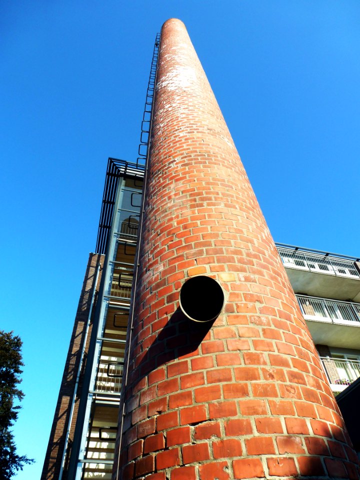 Nijmegen Graafseweg 59a fabrieksschoorsteen (zon, 2)