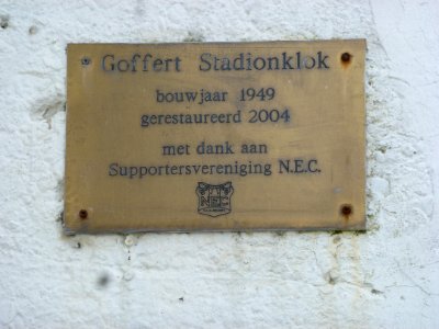Nijmegen Goffertstadion, stadionklok plaquette