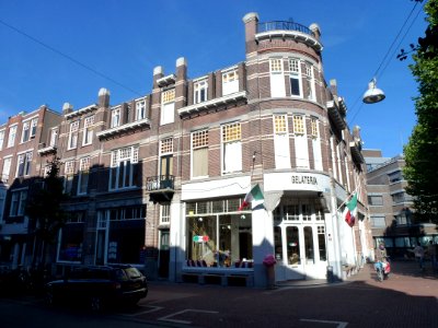 Nijmegen Gebouw Eigen Hulp (03) Van Broeckhuysenstraat 12-14 hoek Marienburg