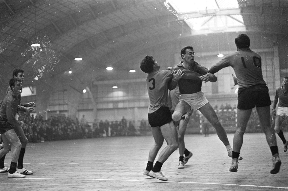 Niloc tegen Esca 16-9, zaalhandbal, spelmomenten, Bestanddeelnr 919-9861
