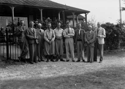 Nine men outside Llandrindod Wells Golf Club pavilion (1293885)