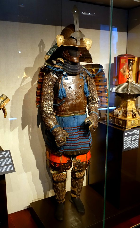 Nimaido gusoku armor, helmet signed Hidetsuna saku, Japan, early Edo period, 1600s-1700s AD, iron, gold, pewter, lacing, brocade, leather, shakudo - The Ann and Gabriel Barbier-Mueller Museum - DSC05606