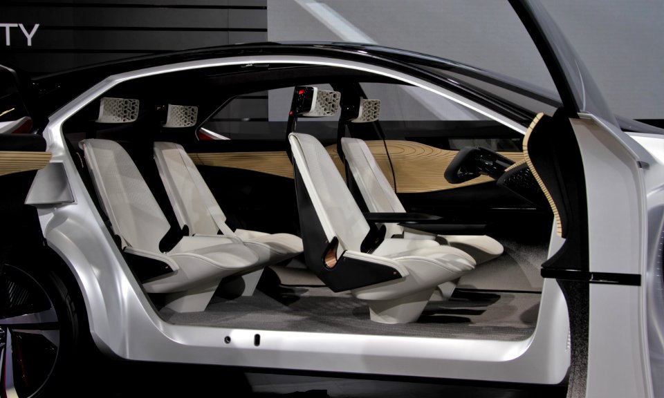Nissan IMx interior