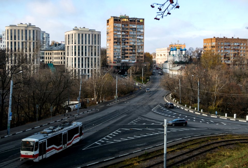 Nizhny Novgorod. Tram near the Lykova Damba. The Holy Myrrhbearers church seen in the background