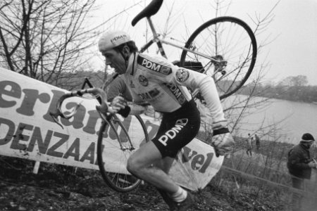 NK veldrijden 1987 in Oldenzaal Nederlands kampioen Hennie Stamsnijder in actie, Bestanddeelnr 933-8530