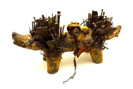 Nkisi nkondi, Congo Republic, Loango, 19th century AD, wood, iron, tissue, porcelain, resin, pigment - Ethnological Museum, Berlin - DSC02242