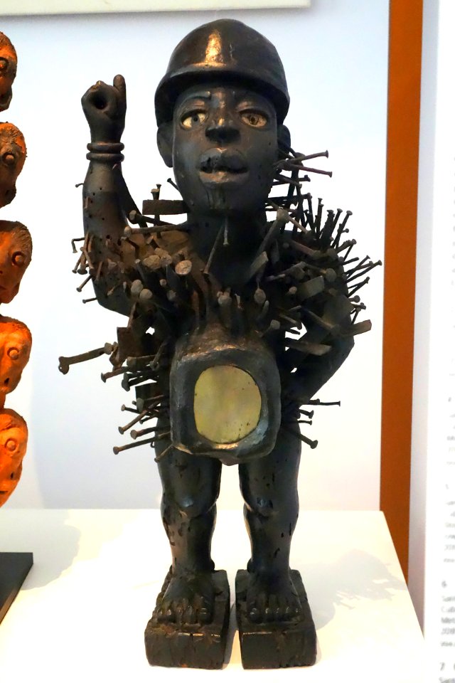 Nkisi nkondi power figure, Kongo culture, Democratic Republic of the Congo, collected before 1924, wood, metal, glass, mirror - Royal Ontario Museum - DSC04524