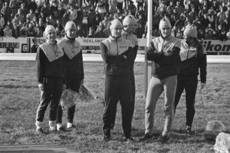 NK schaatsen in Alkmaar, v.l.n.r. Ria Visser, Marieke Stam, Hilbert van der Duim, Bestanddeelnr 933-2251