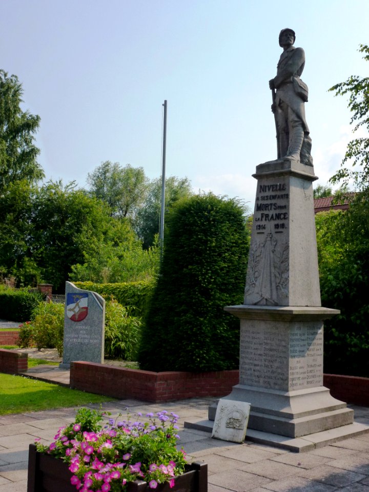 Nivelle (Nord, Fr) monument aux morts
