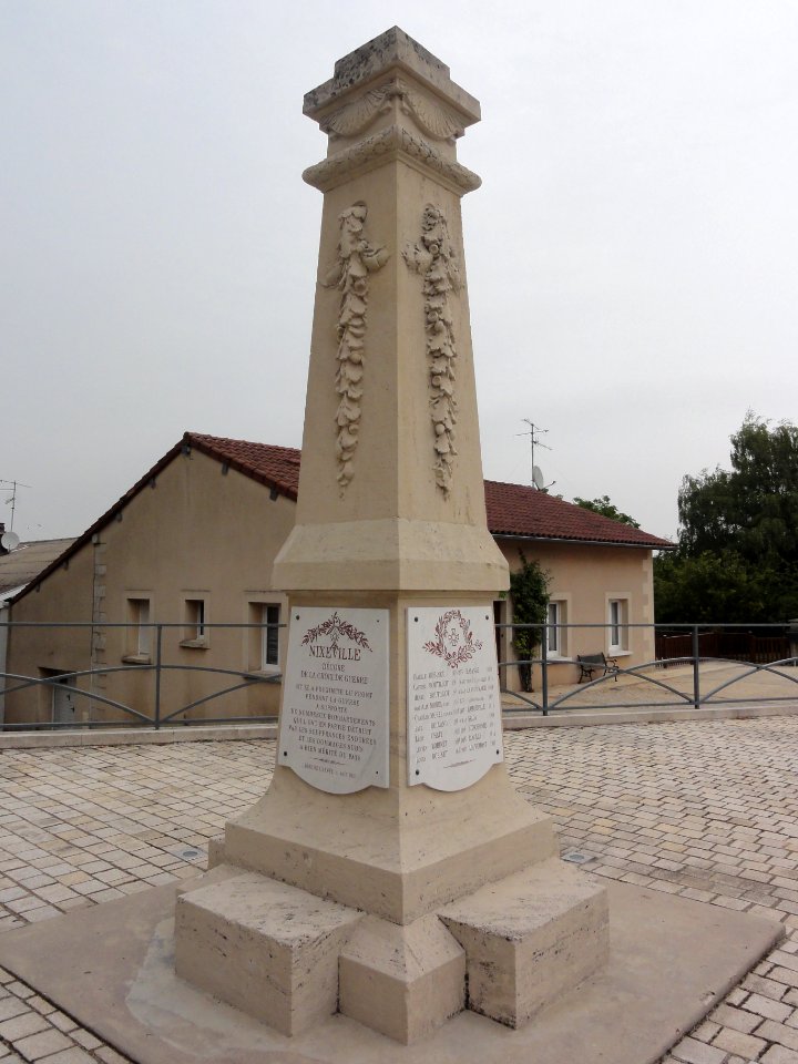 Nixéville (Nixéville-Blercourt, Meuse) monument aux morts (02)