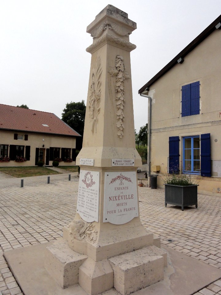 Nixéville (Nixéville-Blercourt, Meuse) monument aux morts (01)