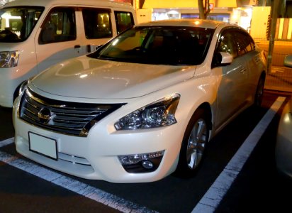 Nissan TEANA XV (L33) at night front