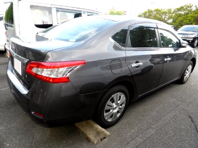 Nissan SYLPHY X (B17) right
