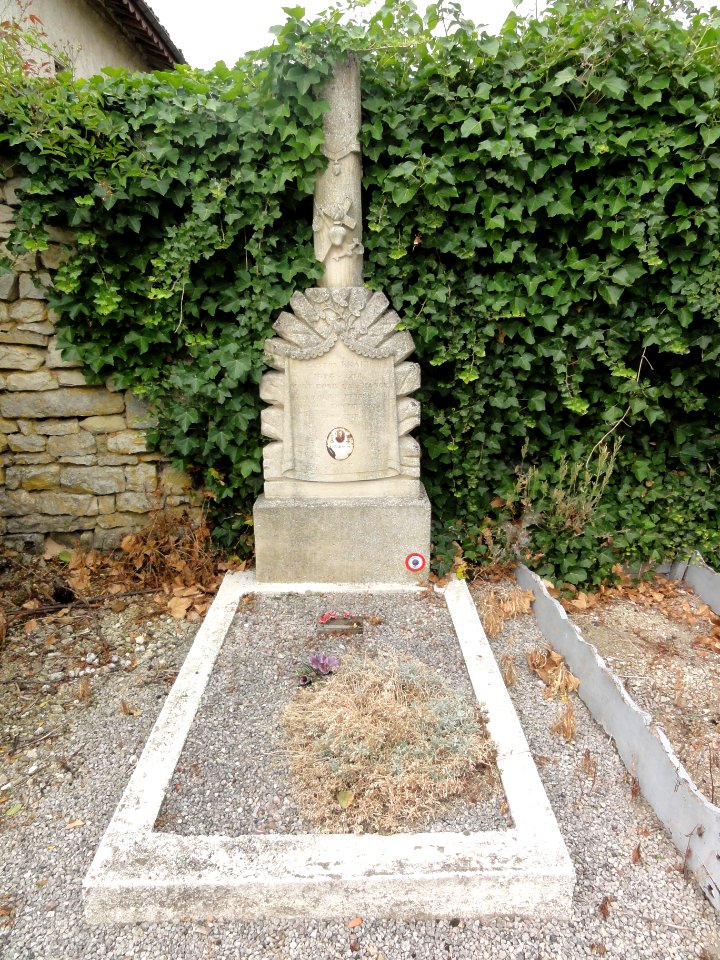 Nixéville (Nixéville-Blercourt, Meuse) tombe de guerre B