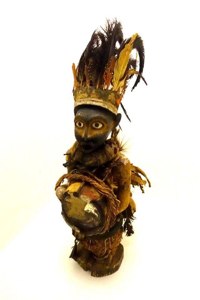 Nkisi lumweno, Congo Republic, Vili, 19th century AD, wood, fur, glass, porcelain, metal, wicker, tissue, vegetal matter - Ethnological Museum, Berlin - DSC02251