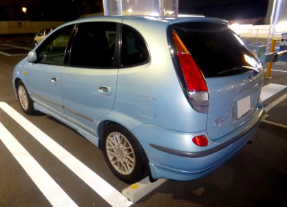 Nissan Tino 1.8X (V10) at night rear