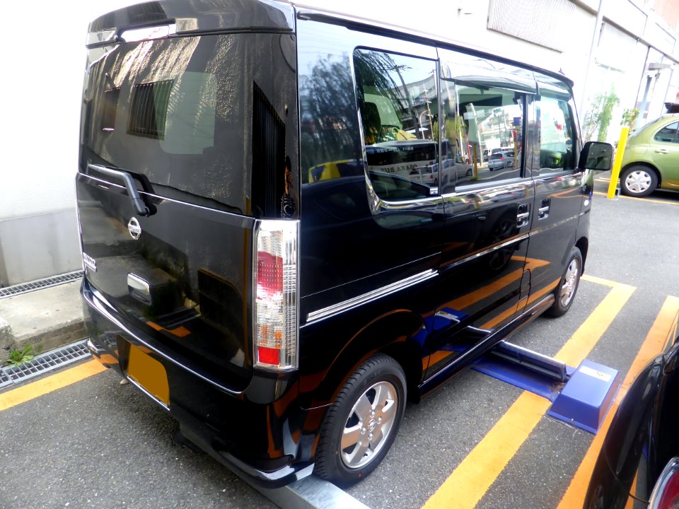 Nissan NV100 CLIPPER RIO E (DR64W) rear