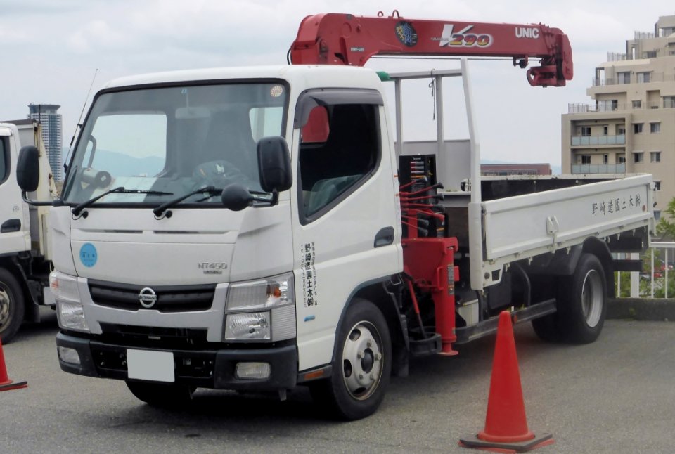 Nissan NT450 ATLAS DUMP 4WD FULL SUPERLOW (H44) front (cropped)
