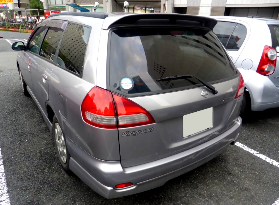 Nissan Wingroad X (Y11) rear