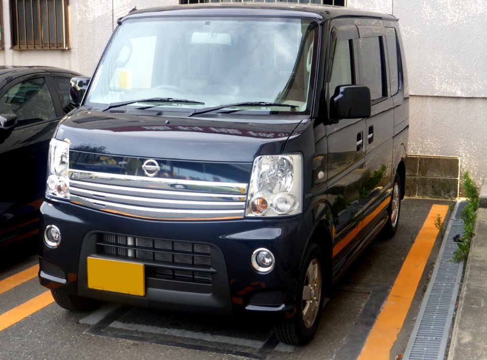 Nissan NV100 CLIPPER RIO E (DR64W) front