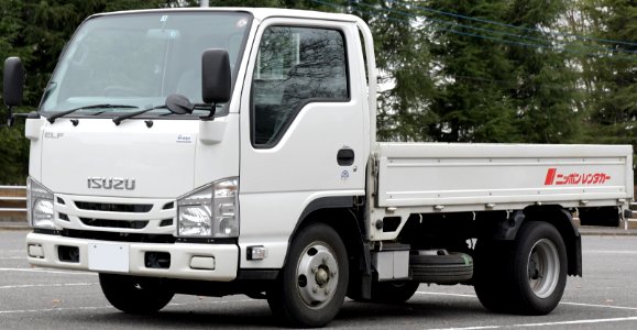 Nippon Rent-A-Car Isuzu Elf NJR85A