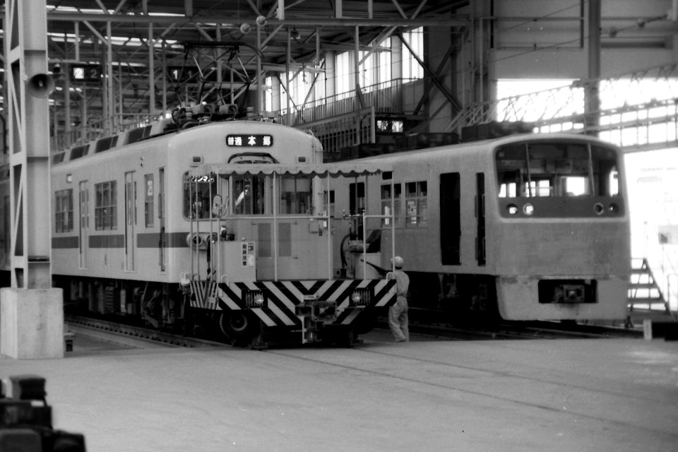 Nishitetsu 607 and 2021 at Chikushi depot 19890082