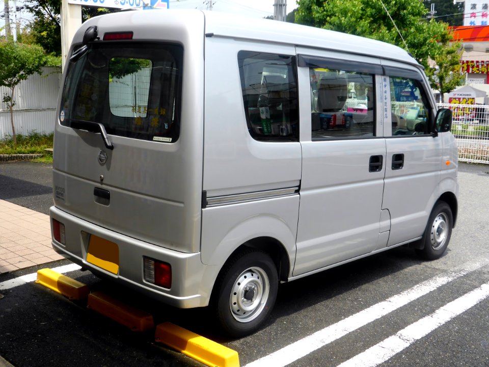 Nissan NV100 CLIPPER DX (DR64V) rear