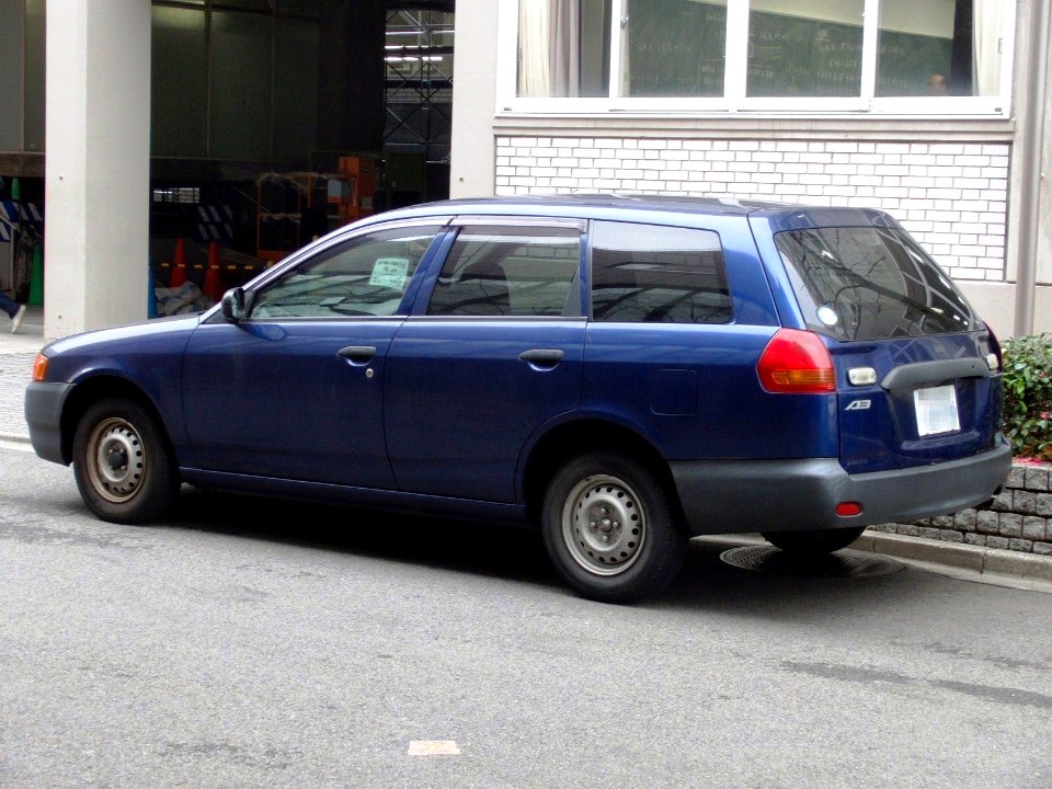 Nissan AD Van (Y11) rear