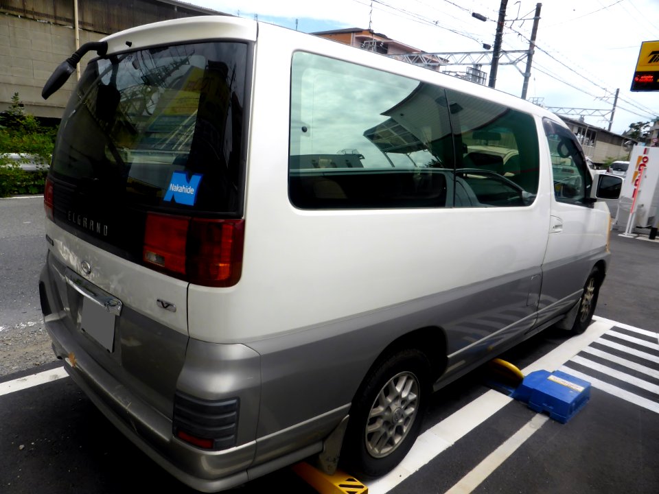 Nissan CARAVAN ELGRAND X (E50) rear