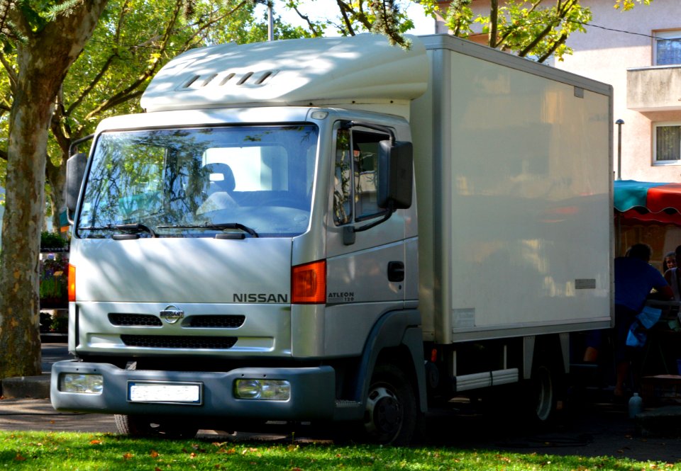 Nissan Atleon 120. Spielvogel 01