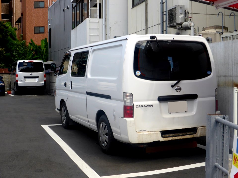Nissan CARAVAN (E25 & E26) rear