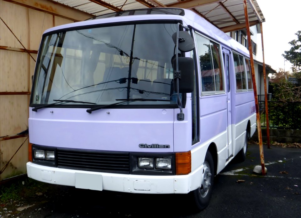 Nissan Civilian (W40) front