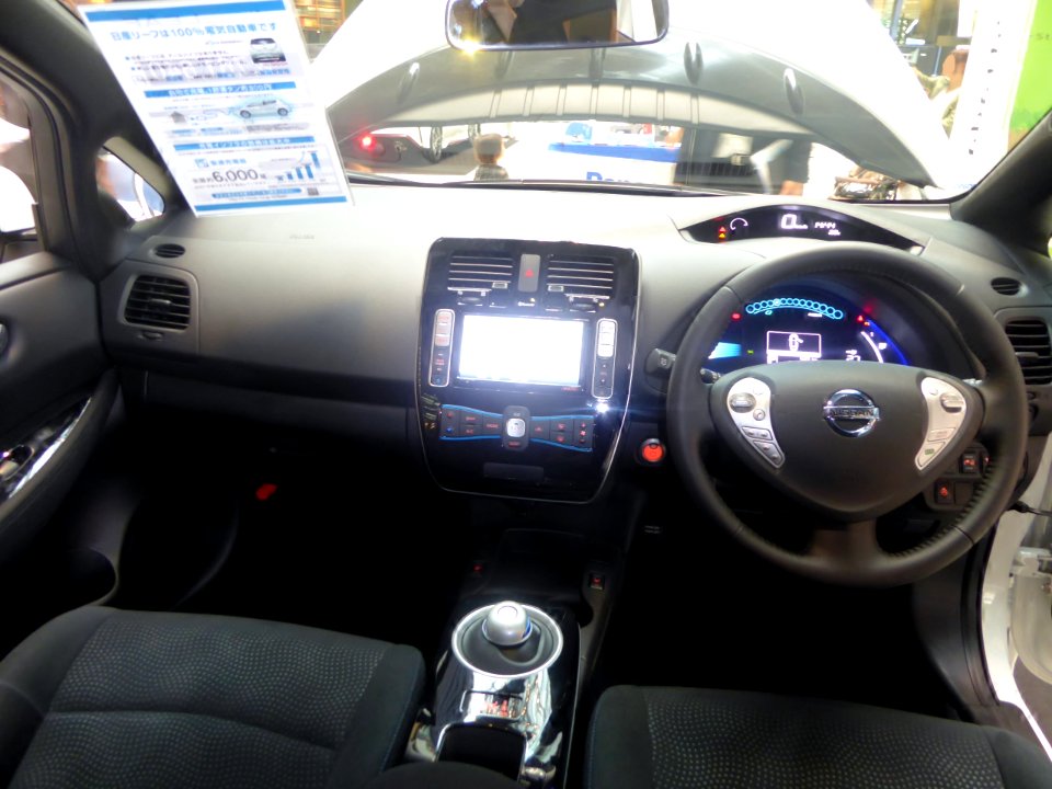 Nissan LEAF G aero style (ZE0) interior