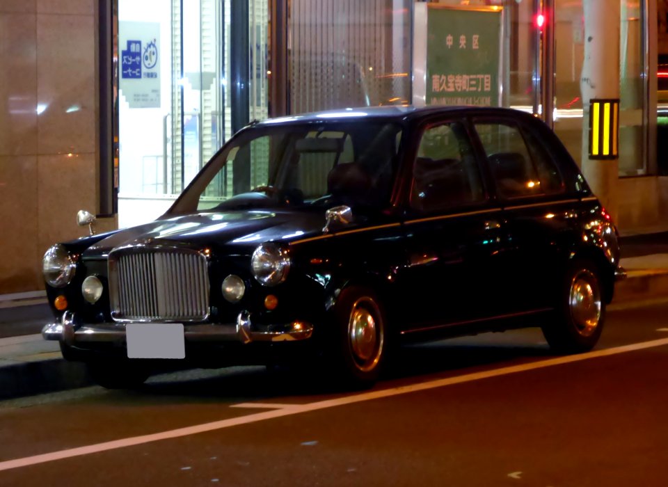 Nissan MARCH mooku Princess (K11) at night front