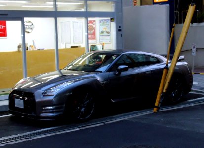 Nissan GT-R (DBA-R35) 2012 model left