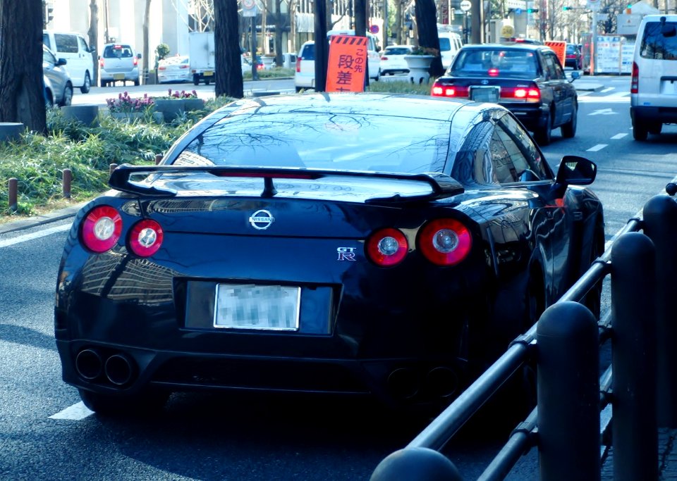 Nissan GT-R (CBA-R35) rear