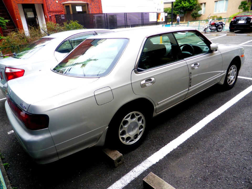Nissan LAUREL Cellencia (C34) rear