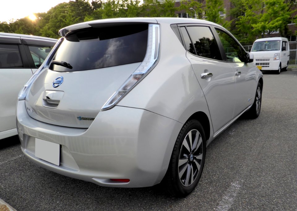 Nissan LEAF (ZE0) rear